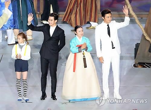 (Asiad) S. Korean celebs wow audience with dramatic Asiad opening - 2