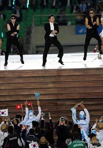 (LEAD) (Asiad) S. Korean celebs wow audience with dramatic Asiad opening - 3