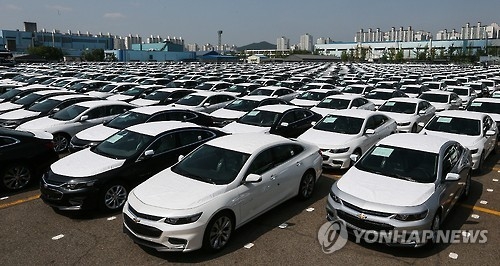 This photo, taken on May 19, 2016, shows GM Korea's all-new Malibu midsize sedans waiting to be shipped to customers at an open-air storage yard. (Yonhap)