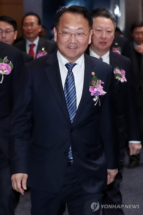 Finance Minister Yoo Il-ho attends a ceremony to mark Taxpayer's Day in Seoul on March 3, 2017. (Yonhap)