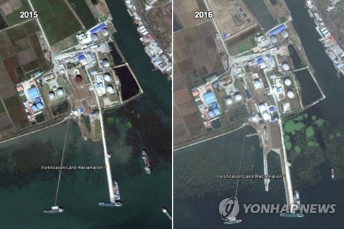 These satellite photos provided by Google Earth show an expansion of oil import capacity at the North Korean port city of Nampo from Oct. 4, 2015, (L) to Oct. 4, 2016. Radio Free Asia reported on March 26, 2017, that North Korea has added a second pier to the port. (Yonhap) 