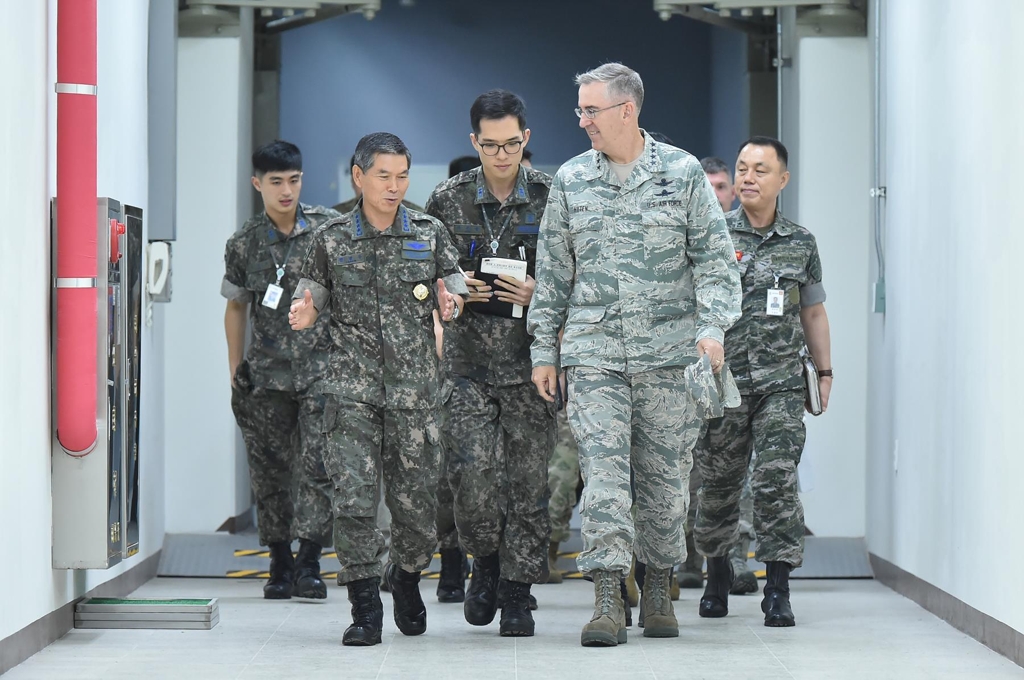 Gen. Jeong Kyeong-doo (L), chairman of South Korea's Joint Chiefs of Staff (JCS), enters a war game room in Seoul together with Gen. John Hyten, commander of the U.S. Strategic Command, on Aug. 21, 2017, in this photo provided by the JCS. (Yonhap)
