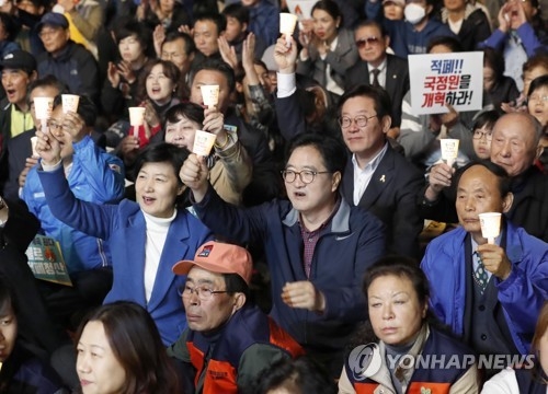 (LEAD) Moon stresses push to unroot corruption, marking anniv. of protests that oust ex-president - 2