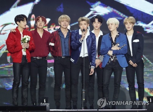 A member of South Korean boy group BTS speaks after winning the grand prize for records at the 32nd Golden Disk Awards in Goyang, northwest of Seoul, on Jan. 11, 2018, in this photo provided by the Daily Sports. (Yonhap)