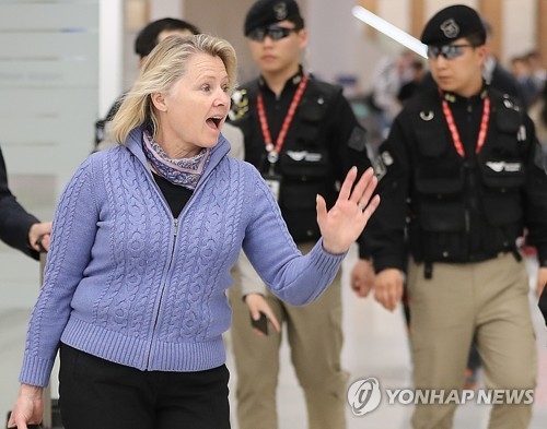 This photo taken on April 22, 2018, shows Susan Thornton, acting U.S. assistant secretary of state for East Asian and Pacific Affairs, arriving at Incheon International Airport. (Yonhap)