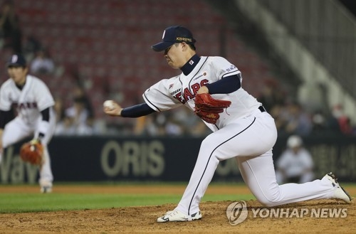 In this file photo from May 1, 2018, Park Chi-guk of the Doosan Bears throws a pitch against the KT Wiz in the top of the seventh inning of a Korea Baseball Organization regular season game at Jamsil Stadium in Seoul. (Yonhap)