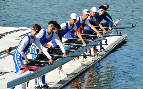 In this file photo from July 31, 2018, members of the unified Korean lightweight men's eight rowing team prepare for their practice at Chungju Tangeum Lake International Rowing Center in Chungju, 150 kilometers south of Seoul. (Yonhap)