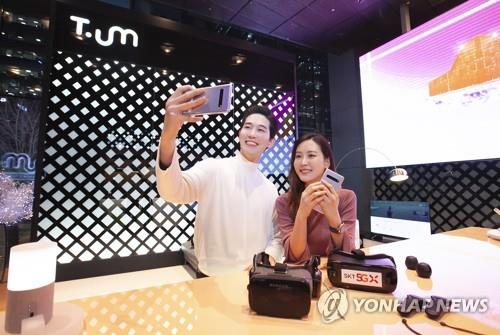Models present the Galaxy S10 5G, Samsung's first 5G smartphone, in SK Telecom's ICT experience zone at its Seoul headquarters on March 13, 2019, in this photo provided by the mobile carrier. (Yonhap)