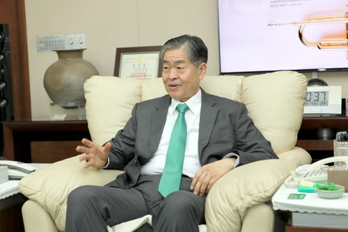 In this photo provided by Daesung Group, former World Energy Council Chair Younghoon David Kim speaks in an interview with Yonhap News Agency at his office in Seoul on Nov. 14, 2019. (PHOTO NOT FOR SALE) (Yonhap)