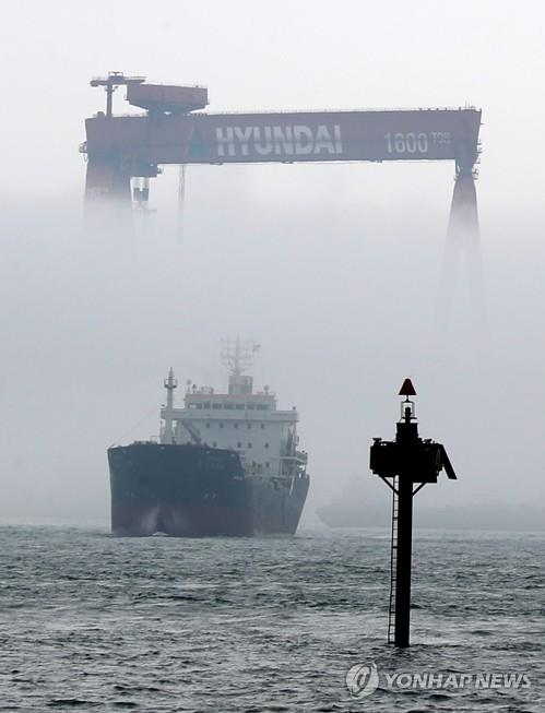 This file photo shows fog covering part of a huge Goliath crane at Hyundai Heavy Industries Co.'s shipyard in South Korea's southeastern industrial city of Ulsan. (Yonhap)