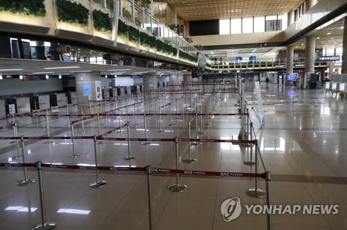 This undated file photo shows a quiet departure lobby of a terminal at Incheon International Airport, west of Seoul, amid the COVID-19 outbreak. (Yonhap)