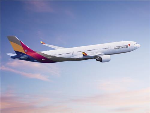 This file photo provided by Asiana Airlines shows an A330 plane flying in the sky. (PHOTO NOT FOR SALE) (Yonhap)