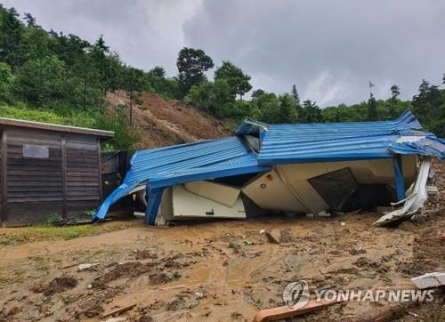A house in the county of Jangsu, North Jeolla Province, collapses due to a landslide, in this photo provided by the Jeonbuk Fire Service. (PHOTO NOT FOR SALE) (Yonhap)