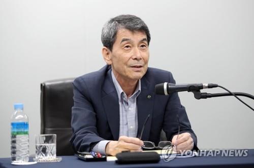 This file photo, provided by Korea Development Bank, shows its chairman Lee Dong-gull. (PHOTO NOT FOR SALE) (Yonhap)