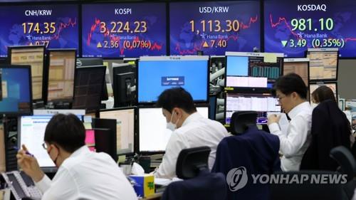 Electronic signboards at a Hana Bank dealing room in Seoul show the benchmark Korea Composite Stock Price Index (KOSPI) closed at 3,224.23 on June 2, 2021, up 2.36 points or 0.07 percent from the previous session's close. (Yonhap)
