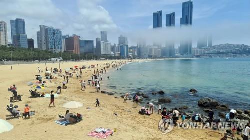 This file photo shows Haeundae Beach in Busan, southeastern South Korea, and vacationers. (Yonhap)