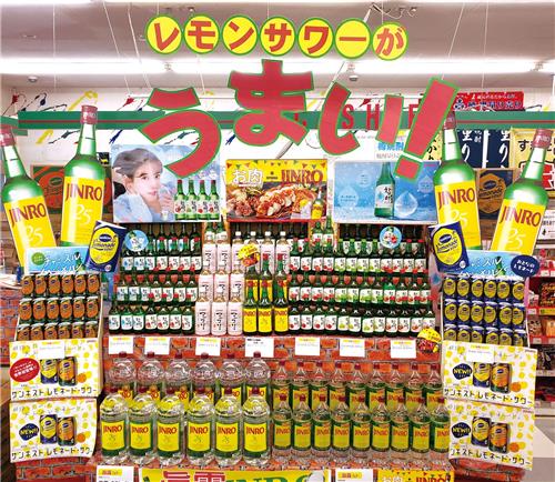 This undated file photo provided by Hitejinro shows its Jinro soju products displayed at a large discount store outlet in Japan. (PHOTO NOT FOR SALE) (Yonhap)
