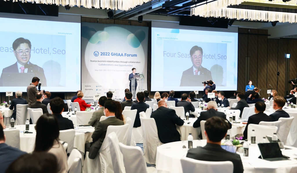 This photo, provided by South Korea's industry ministry, shows the 2022 Global Hydrogen Industrial Association Alliance (GHIAA) forum held in Seoul on May 25, 2022. (PHOTO NOT FOR SALE) (Yonhap)