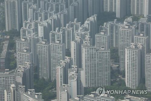 This undated file photo shows apartment buildings in Seoul. (Yonhap) 