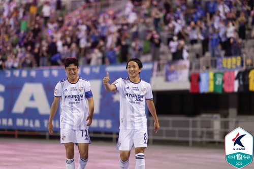 In this May 28, 2022, file photo provided by the Korea Professional Football League, Jun Amano of Ulsan Hyundai FC (R) celebrates with teammate Lee Chung-yong after scoring a goal against Suwon FC during the clubs' K League 1 match at Suwon Stadium in Suwon, 35 kilometers south of Seoul. (PHOTO NOT FOR SALE) (Yonhap)