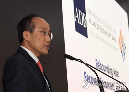 This photo, provided by the finance ministry, shows Finance Minister Choo Kyung-ho speaking during a meeting of the Asian Development Bank in Manila on Sept. 29, 2022. (PHOTO NOT FOR SALE) (Yonhap)