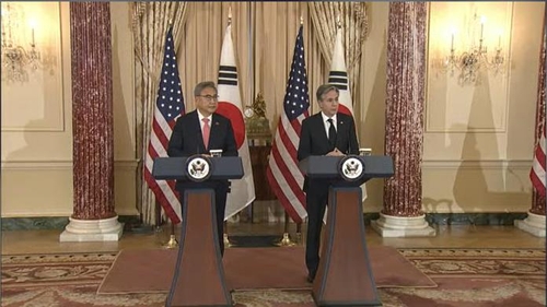 South Korean Foreign Minister Park Jin (L) and U.S. Secretary of State Antony Blinken are seen holding a joint press after bilateral talks at the Department of State in Washington on Feb. 3, 2023 in this captured image. (Yonhap)