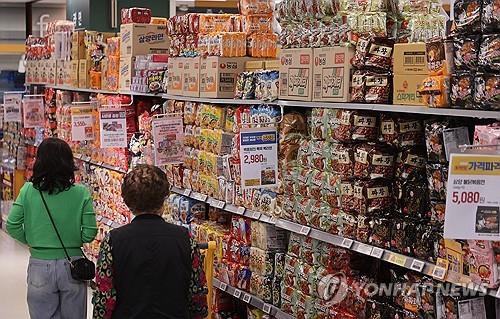 S. Korea's exports of instant noodles surpass US$100 mln for 1st time in April: data