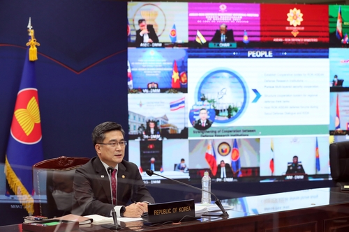 Le ministre de la Défense Suh Wook s'exprime lors d'une réunion en ligne avec ses homologues de l'Association des nations de l'Asie du Sud-Est (Asean) à Séoul, le 10 novembre 2021. (Photo publiée par le ministère de la Défense nationale. Archivage et revente interdits)