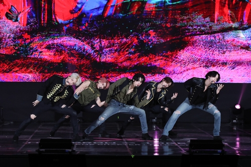 Le groupe de K-pop Tomorrow X Together durant la présentation aux médias de son cinquième EP intitulé «The Name Chapter: Temptation» le 26 janvier 2023 à Séoul. (Photo fournie par Big Hit Entertainment. Archivage et revente interdits)