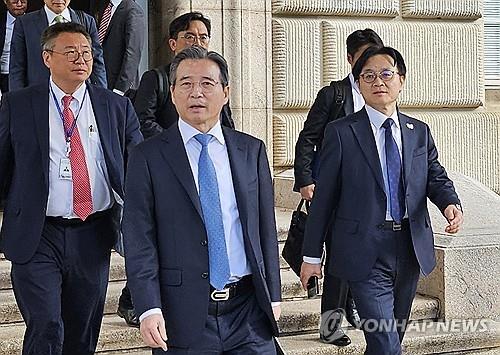 Kim Yong-beom et Kim Jung-kwan