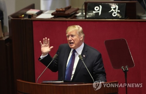 今月８日、韓国の国会で演説するトランプ米大統領＝（聯合ニュース）