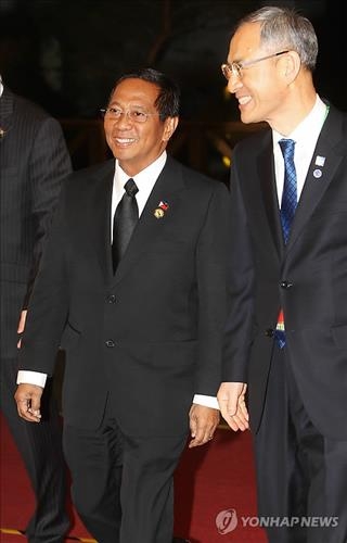차기 대선주자 필리핀 부통령, 비리 의혹에 '위기' - 2