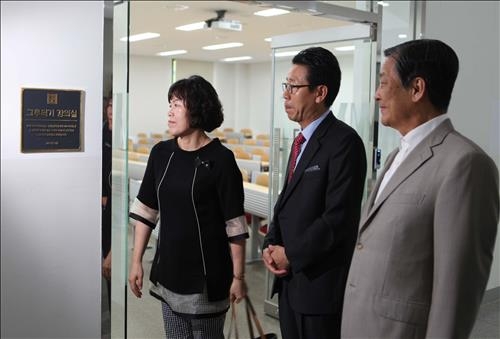 강의실 이름으로 부활한 부산외대 리조트참사 희생 학생 - 3