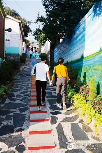 "이국적이고 동심이 있는 차이나타운·동화마을 오세요"5
