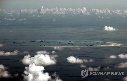 美·中 군함들 '일촉즉발' 대치…남중국해 갈등 최고조(종합5보) - 3