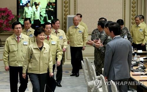 朴대통령 "국회가 국민안전에 신경쓰지 않아 걱정이 태산"1