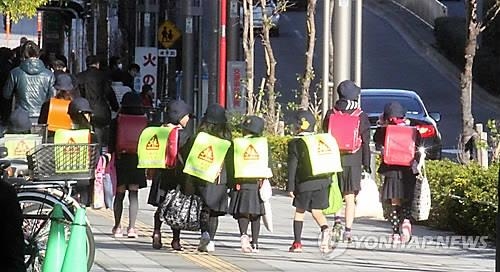 "日 초·중학교 신규 등교거부자 증가…하루 180명" - 2