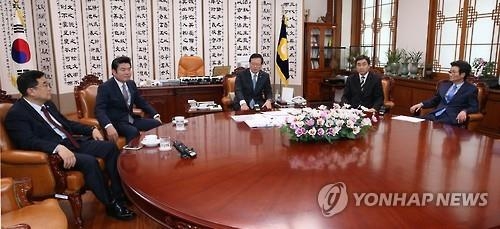 정의장, 여야 회동 제안에 與 "김종인 사과없인 못만나" - 2
