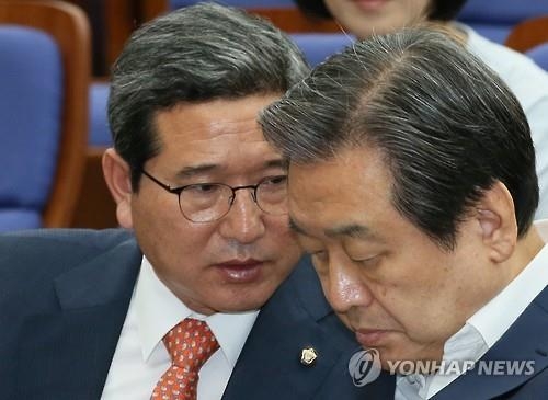 김무성, 與 의원 50여명과 만찬…친박계 강력 반발 - 2