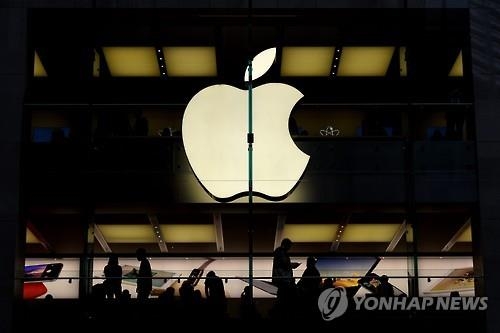 "팀 쿡 애플 CEO, 빚내서 배당 반복…제정신 아니다" - 3