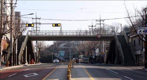 전주 용머리고개 육교 26년만에 철거…"고질민원 해결" - 2