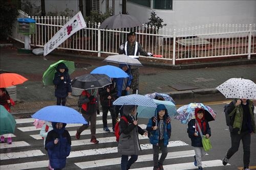 <사람들> 등굣길 안전 지킴이 예비군 지휘관 진성권씨 - 3
