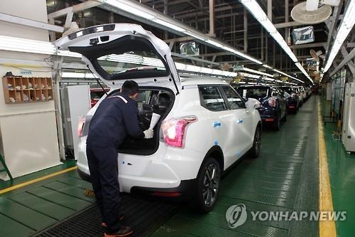 안 팔린 제품 늘었다…재고분 빼면 작년 경제 달랑 1.5% 성장 - 2