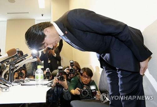 육아휴직 추진하다 '불륜의혹' 日의원 "의원직 사퇴"(종합) - 2