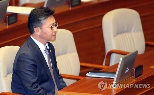 홍용표 "개성 임금 핵 유입 가능성 커…확증은 없다"(종합) - 2