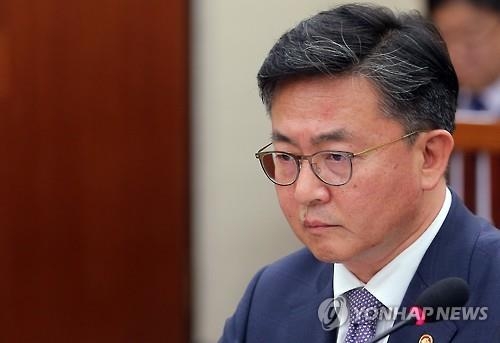 與, 野 '홍용표 사퇴주장'에 "北에는 한마디 못하면서…" - 2