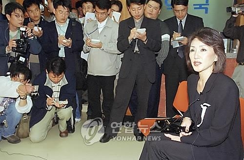 '로비스트' 린다김 갑질 논란…"뺨 때리고 무릎꿇려" - 2