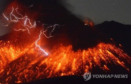 "화산에서 살아남기"…日 49개화산 163지자체 경계지역 지정 - 3