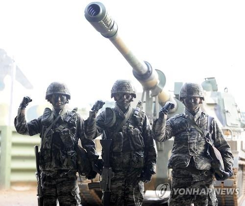 국방위 소위, 軍 자발적 전역연기 근거마련법 통과 - 2
