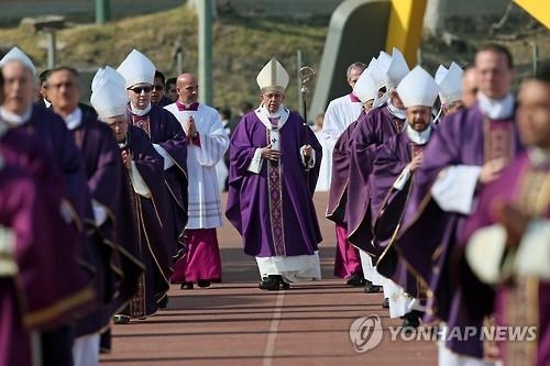 '마약범죄 심장부' 간 교황 "성직자, 폭력·부패와 싸워야" - 2